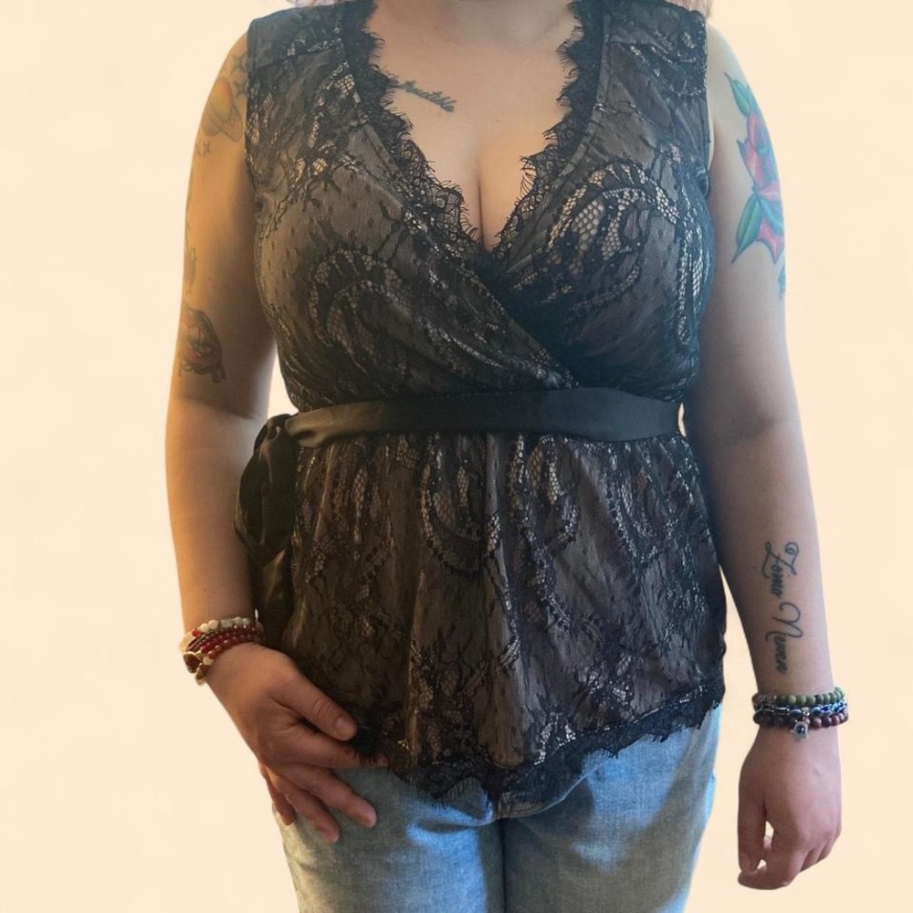 Forever 21 Black & Beige Lace Top
